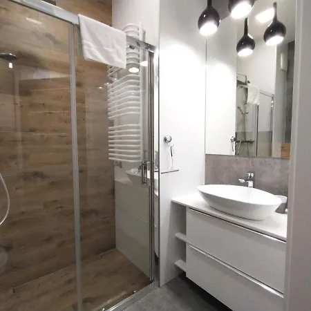 Prymasa Tysiaclecia 83a Oddzielna Sypialnia Z Garazem By Perfect 530