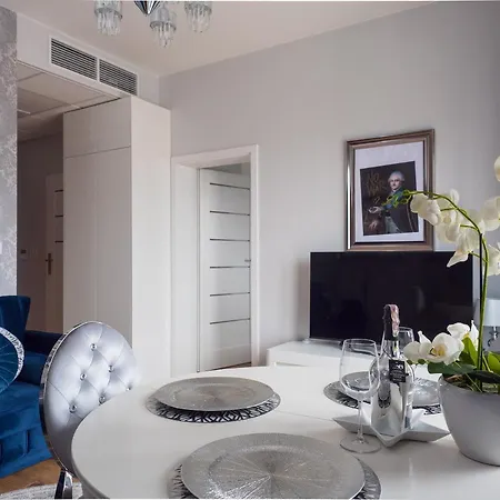 Prymasa Tysiaclecia 83a Oddzielna Sypialnia Z Garazem By Perfect 530 ワルシャワ