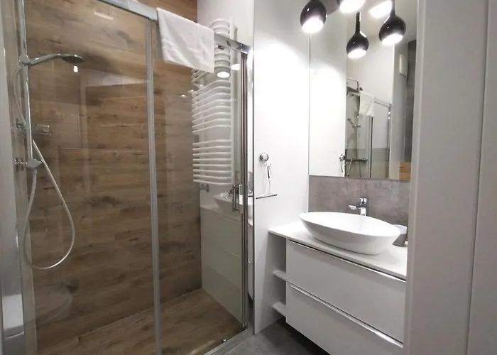 Prymasa Tysiaclecia 83a Oddzielna Sypialnia Z Garazem By Perfect 530