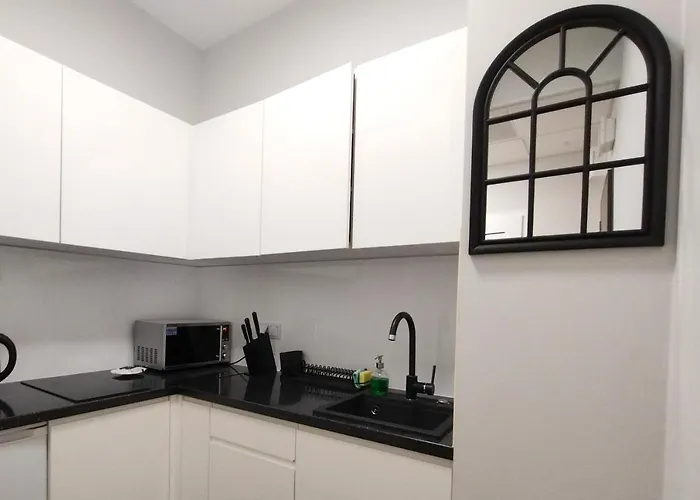 Prymasa Tysiaclecia 83a Oddzielna Sypialnia Z Garazem By Perfect 530