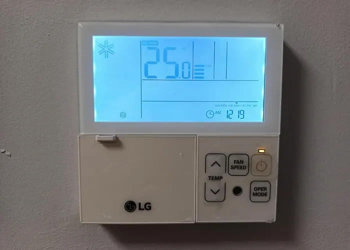 Prymasa Tysiaclecia 83a Oddzielna Sypialnia Z Garazem By Perfect 530 Lejlighed Warszawa